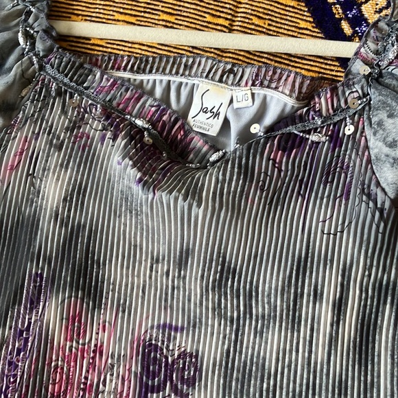 Sheer top with liner - Picture 4 of 4